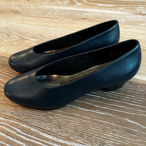 Soft Style Angel II Women's Dress Heels navy - Picture 5 of 12